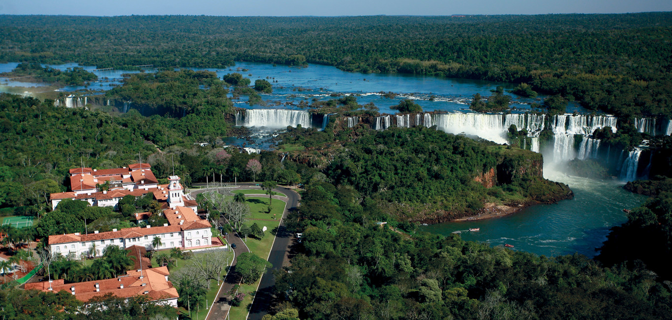 vue du ciel du Belmond das cataractas avec les chutes en fond