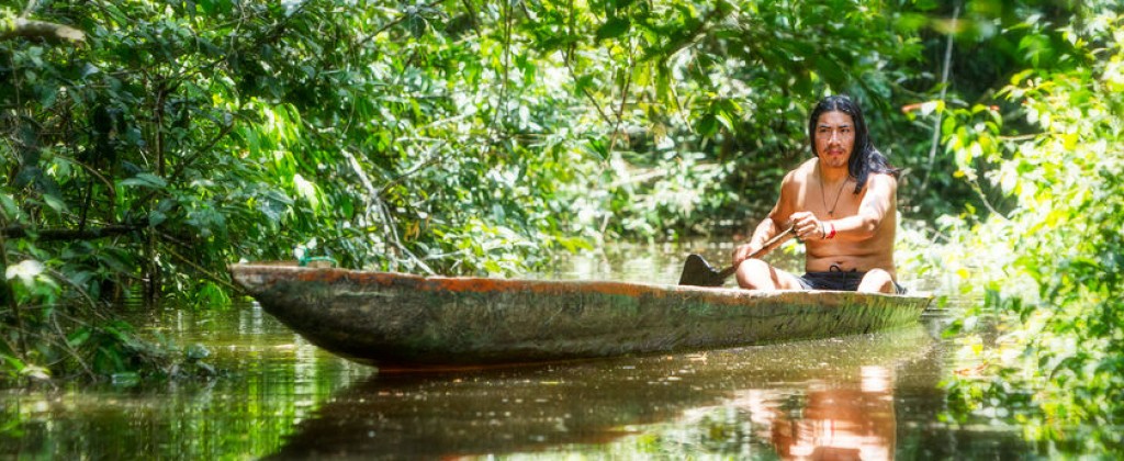 Amazonie pirogue indien