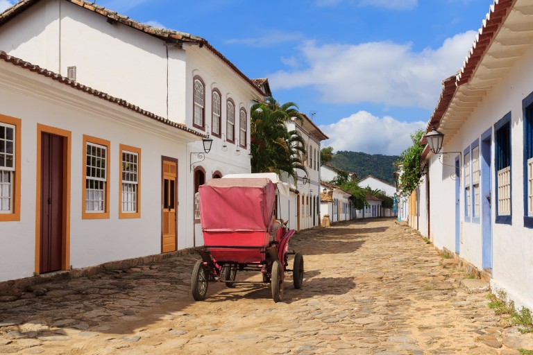 Charette dans rue de Paraty