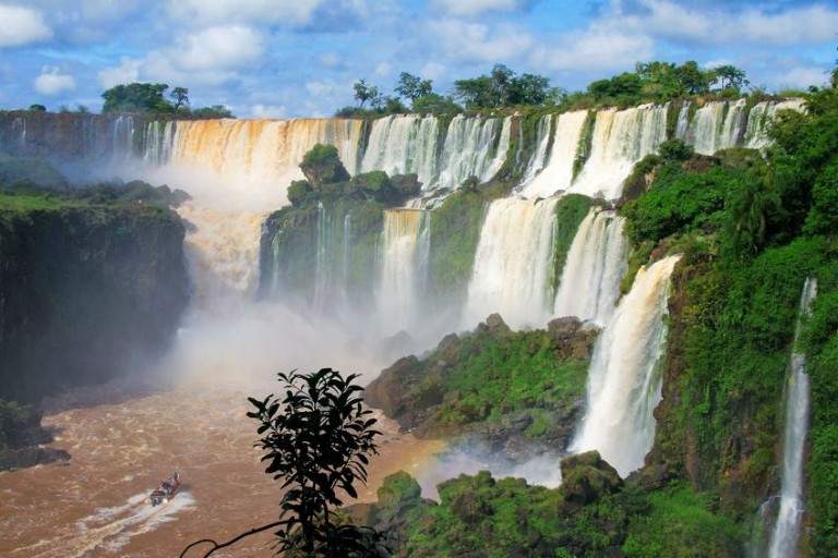 Iguaçu en bateau au pied des chutes argentine