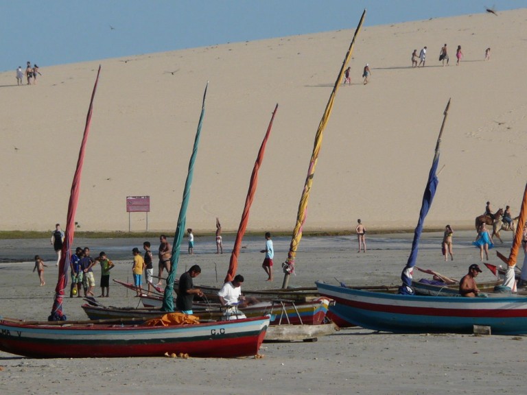 Jericoacoara Jangadas avec voiles repliées