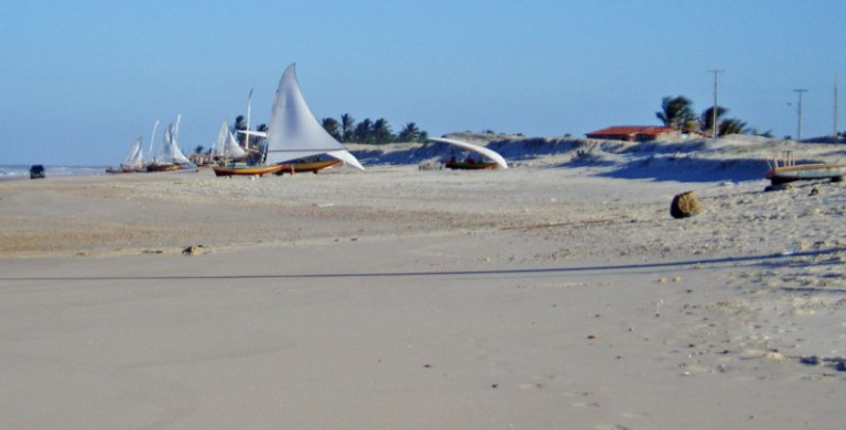 Nordeste Brésil jangadas  plage dans le vent