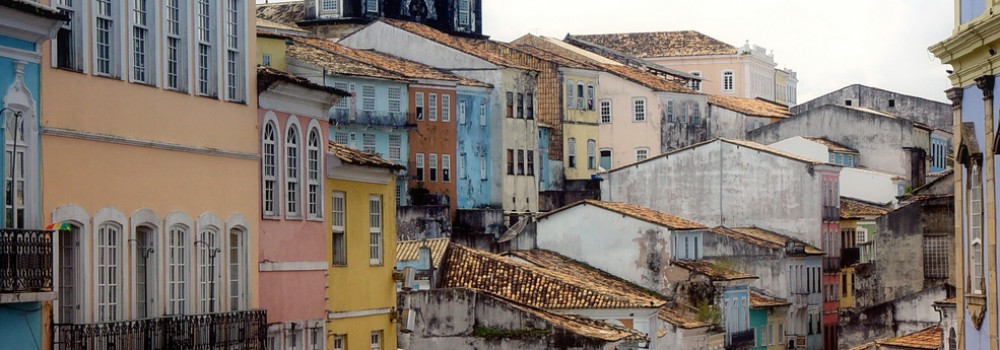 vue maisons colorées Pelourinho Salvador de Bahia