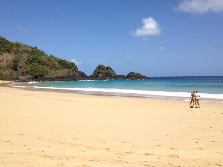 couple sur la plage Fernando de Noronha