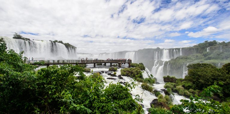 chutes d'Iguaçu sous les nuages