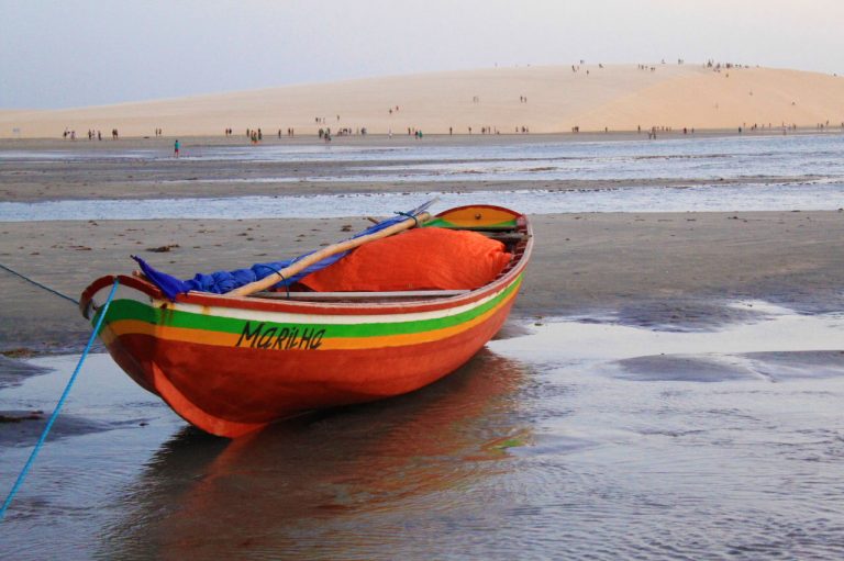 barque rouge plage Jericoacoara