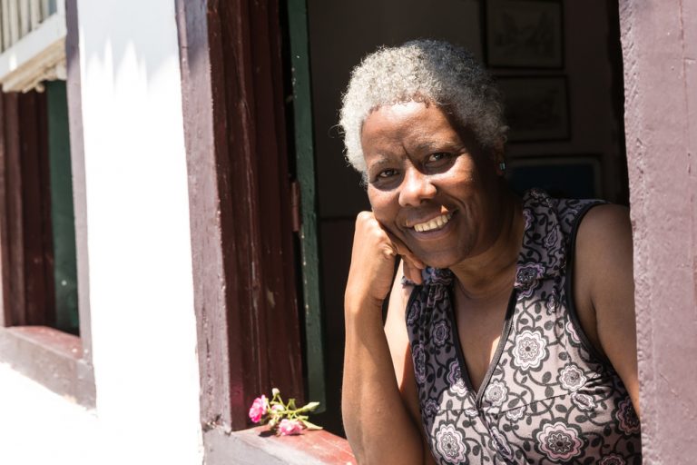 Femme à sa fenêtre Minas Gerais