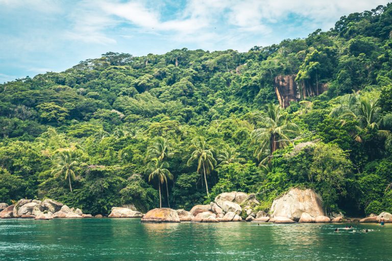 Ilha Grande Eau verte et transparente