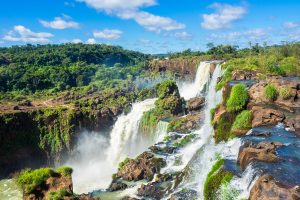 Les chutes d'Iguaçu en petites cascades