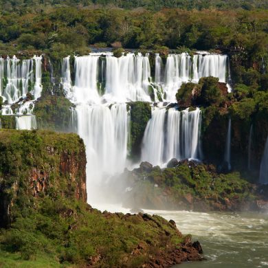 passerelles passant sur les chutes d'Iguaçu argentines