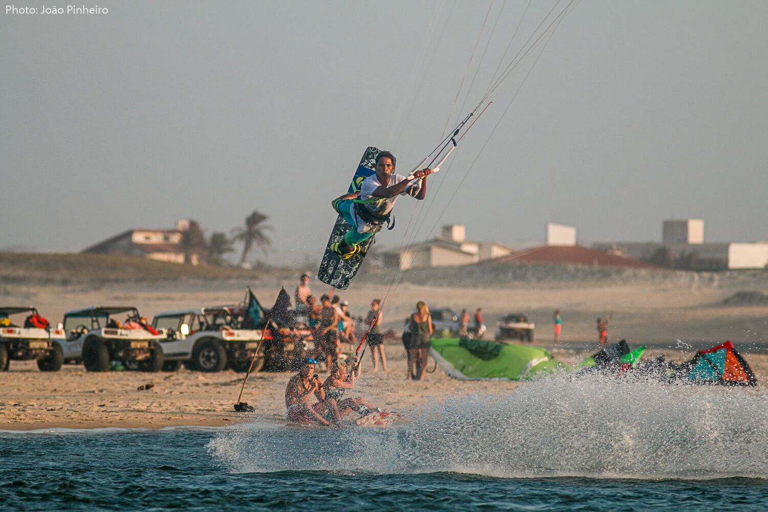 Kite surfeur sautant une vague Brazil Selection