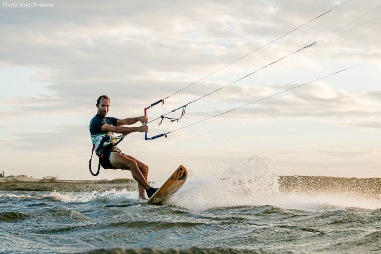 kitesurfeur gros plan en fin de journée