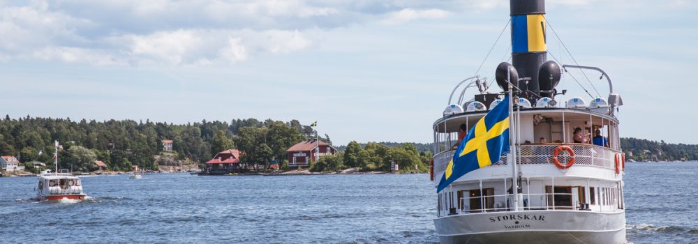 bateau dans le port de Stockholm