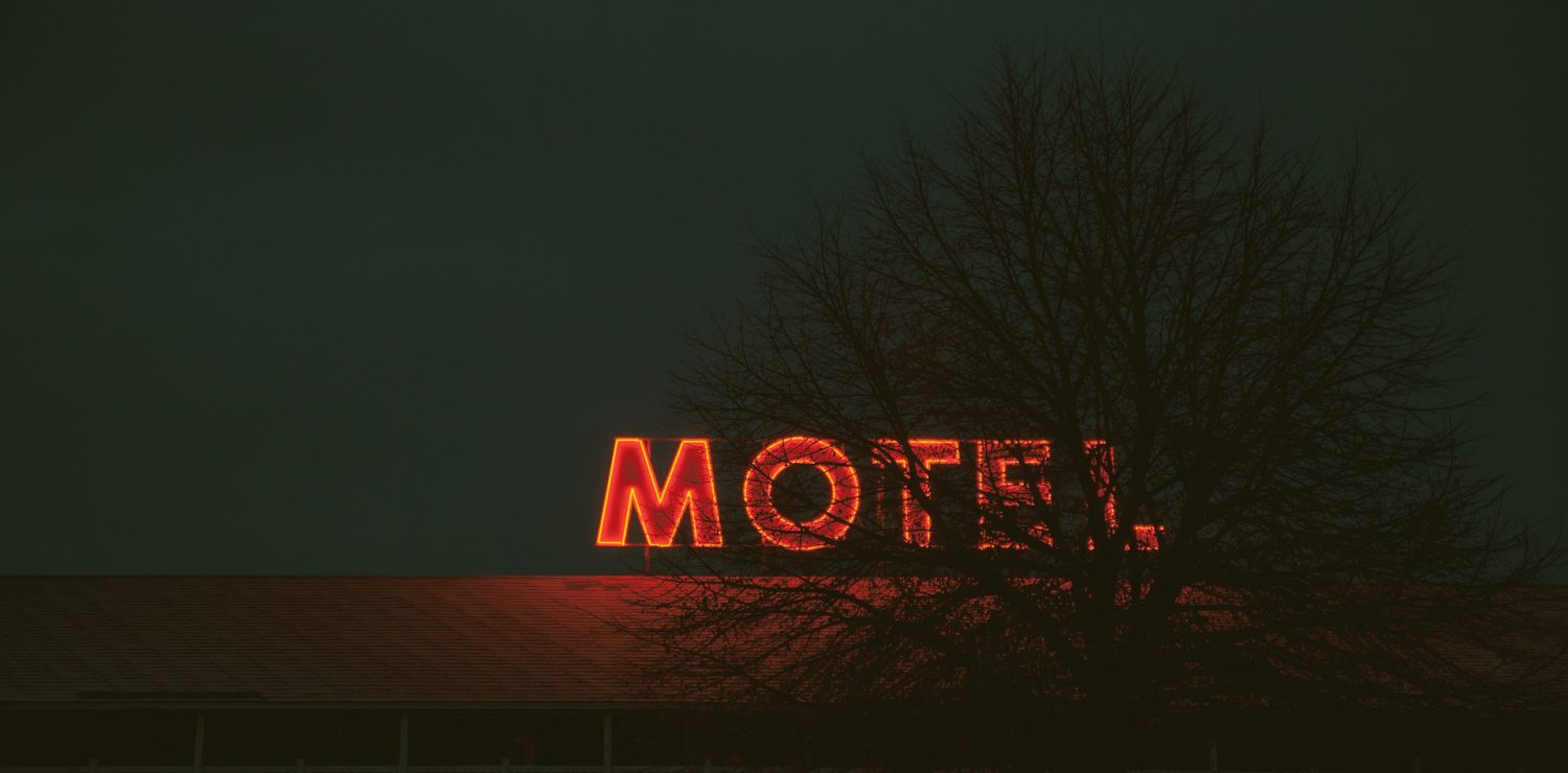 ensiegne lumineuse de motel de nuit