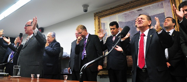 politiciens brésiliens priant au gouvernement.