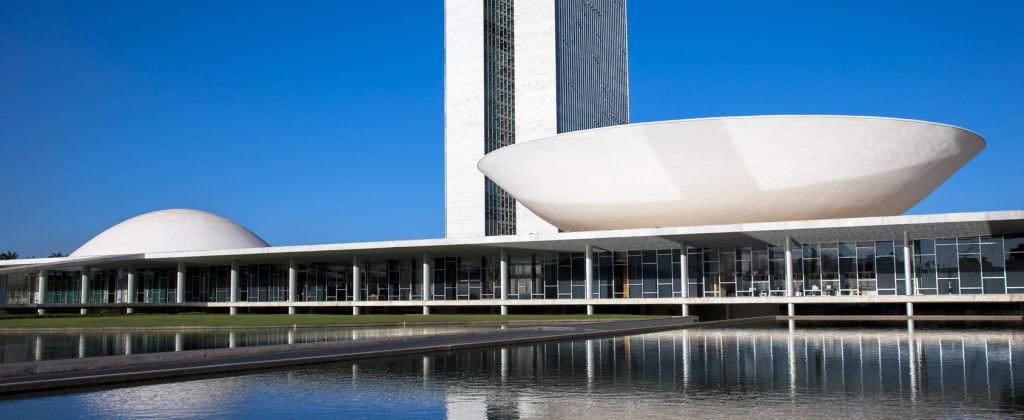 Vue de l’extérieur du congrès brésilien à Brasília.
