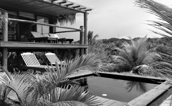 Vue de la piscine du bungalow premium au Txai Itacaré.