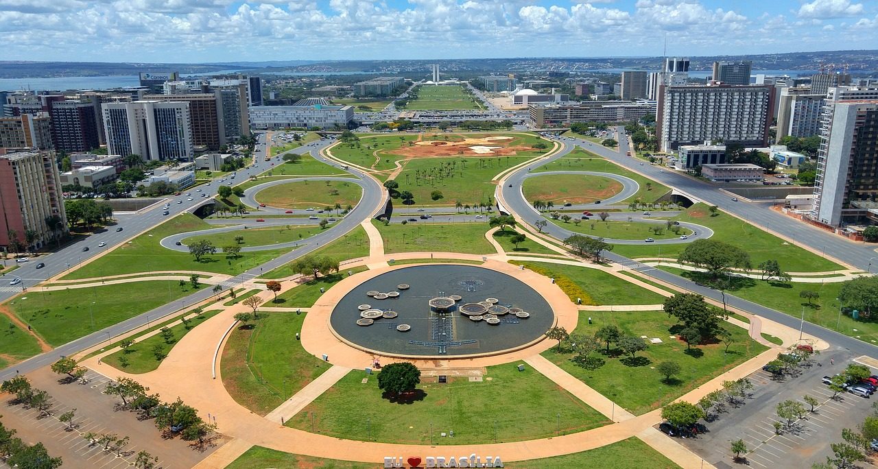 http://Vue%20aérienne%20du%20croisement%20eixo%20central%20à%20Brasília.