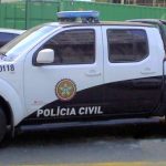 Vue latérale d'uen voiture de police civil au Brésil.