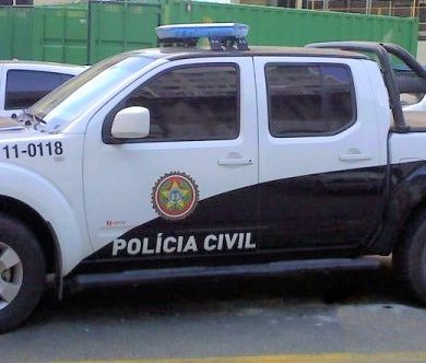 Vue latérale d'uen voiture de police civil au Brésil.