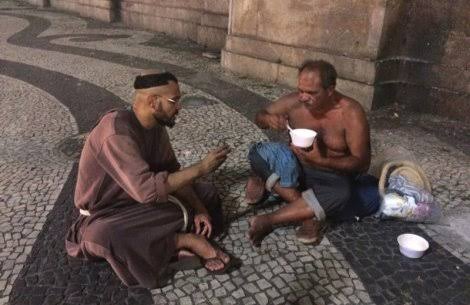 moine catholique et sans abri au Brésil