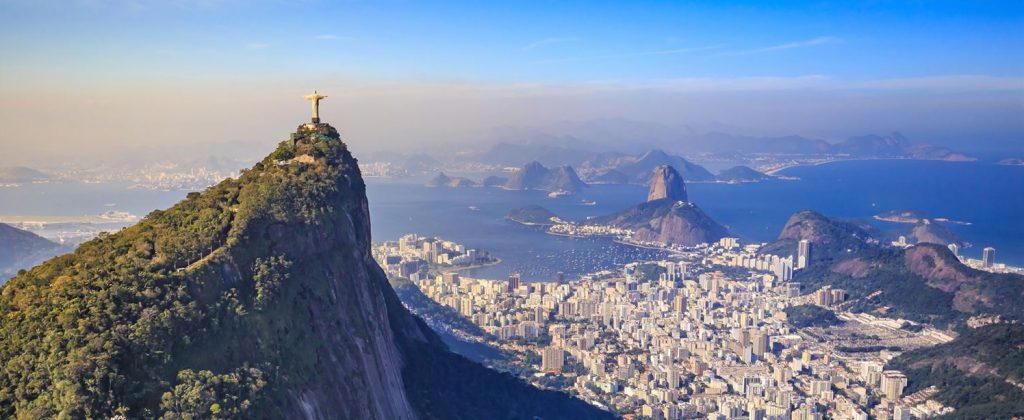 Vue aerienne de Rio avec le Corcovado.