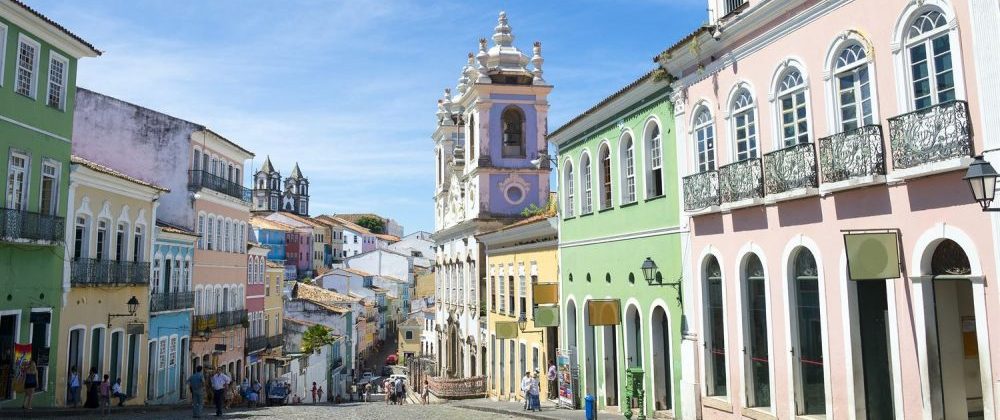 Vue de la rue principale du Pelourinho a Salvador de Bahia.