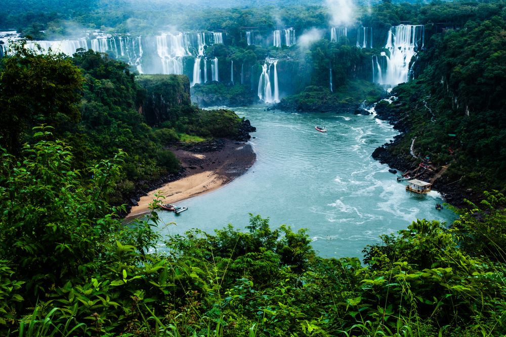 Chutes à Iguaçu depuis le côté brésilien.