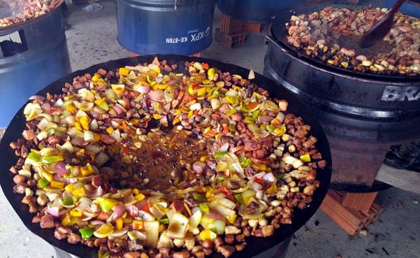 Poêle d'entrevero, la recette traditionnelle de la culture gaucha du sud du Brésil.