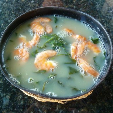 La Tataca est une soupe aux crevette et au jambu, c'est la recette la plus populaire de l'Amazonie brésilienne.