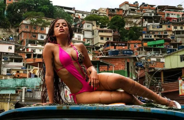 clip de la chanteuse Anita tourné dans une favela de Rio de Janeiro