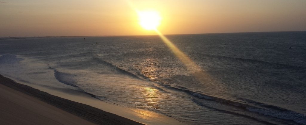 Coucher de soleil à Jericoacoara dans le sNordeste du Brésil 